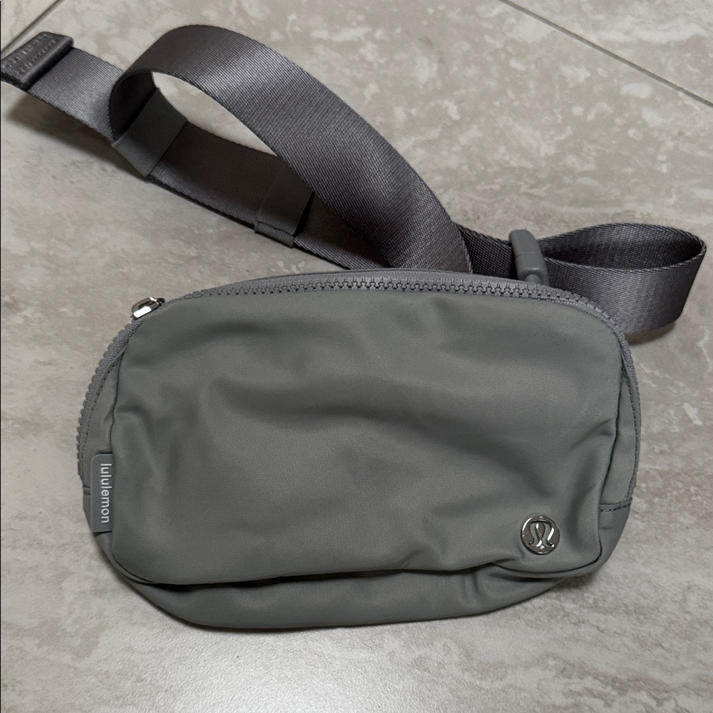 NEW Lululemon athletica Charcoal Belt Bag